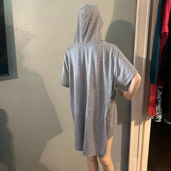 Lane Bryant Women's Grey Short Sleeve Hoodie with front Pocket 22/24 Lightweight - Picture 2 of 4